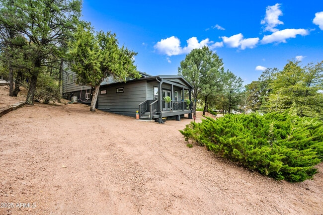 Building Photo - 1207 N Arrowhead Dr