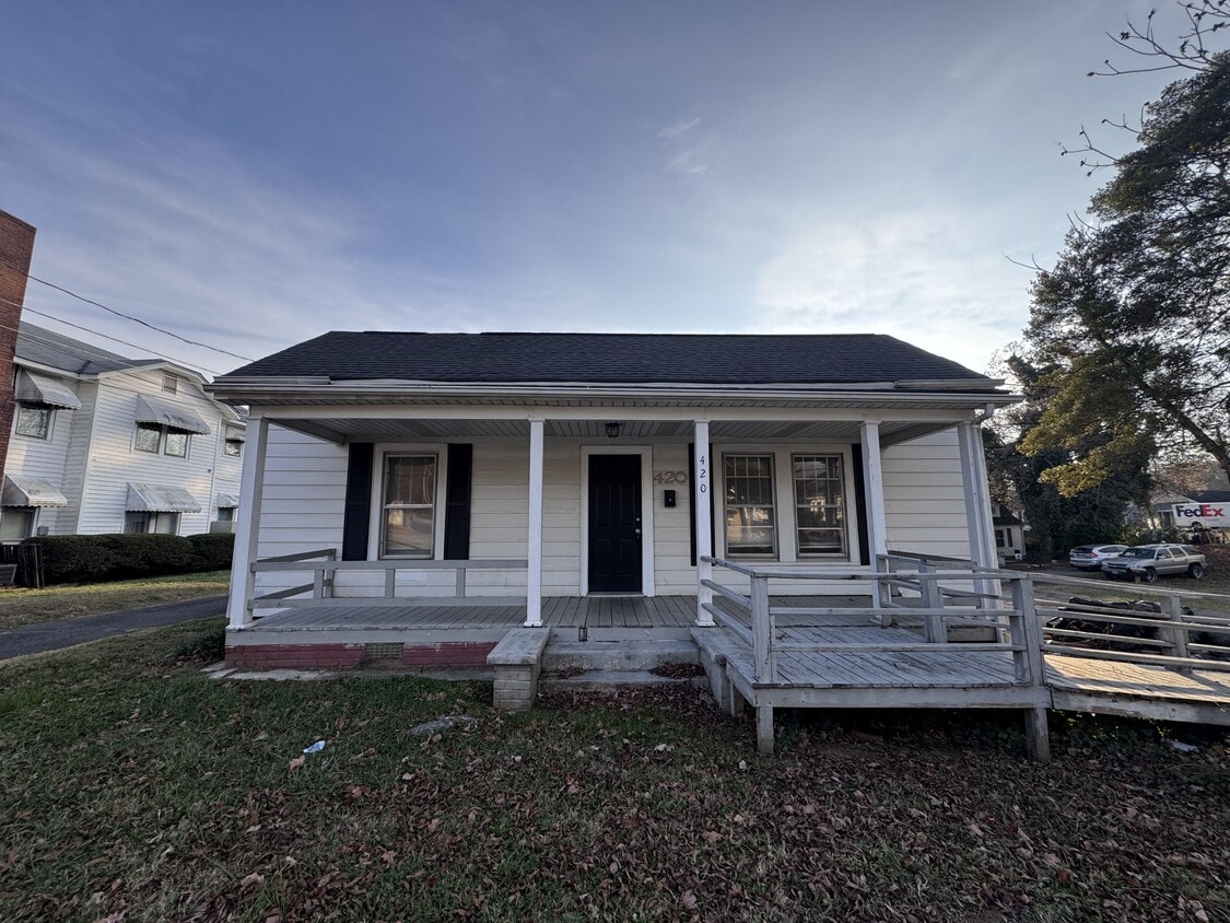 Primary Photo - 420 Jackson Park Rd