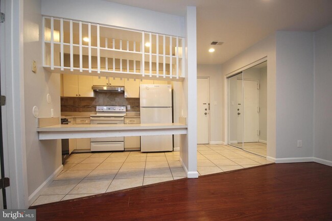Foto del edificio - 8500 Barrington Ct