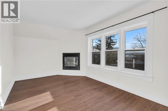 Building Photo - 98 Church St