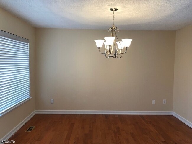 Foto del edificio - 5 Cedar Ln