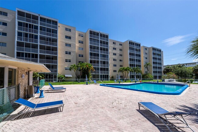 Building Photo - 319 NE 14th Ave