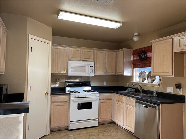 Foto del edificio - 729 Blue Oak Cir