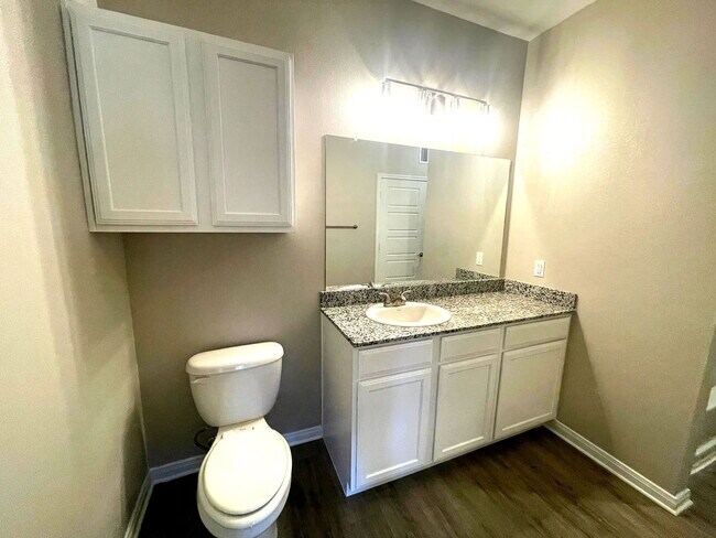 Foto del edificio - 300 Willow Grv Wy