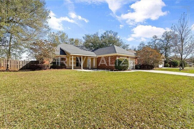 Building Photo - Charming 4 Bedroom/2.5 Bathroom in Fairhope!
