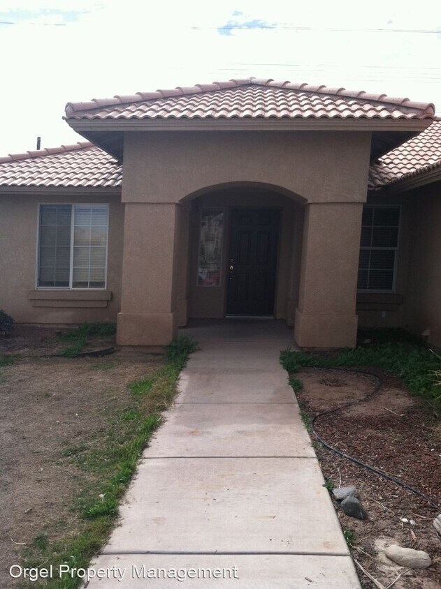 Foto principal - 4 br, 2 bath House - 600 Yucca Street