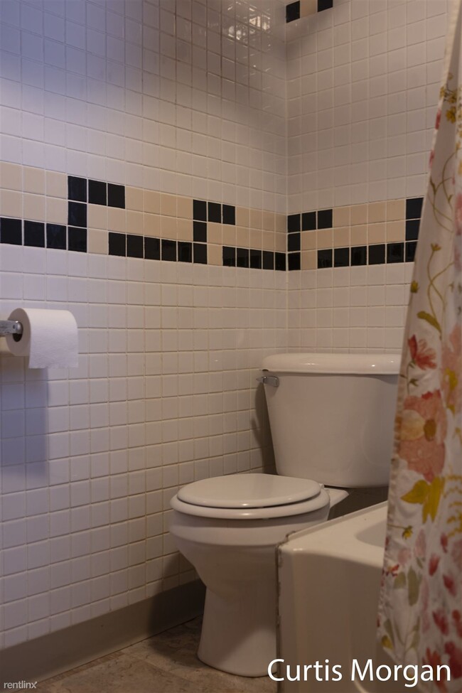 Foto del edificio - 5 br, 1.5 bath House - 1050 Bridge St NW