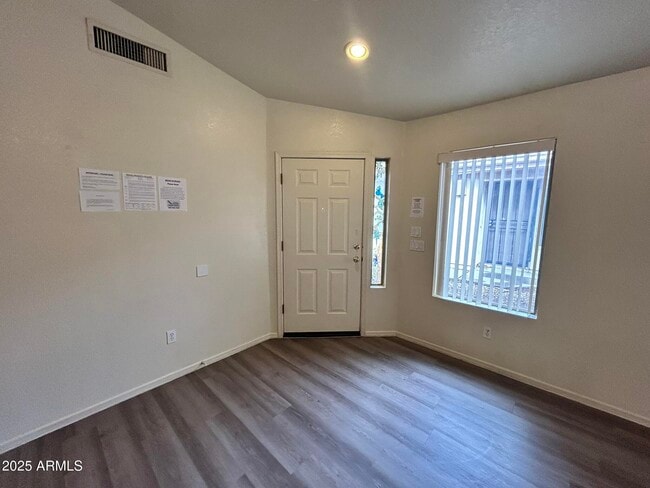 Foto del edificio - 10857 E Wier Ave