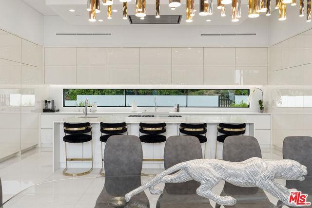 Building Photo - 20141 Wells Dr