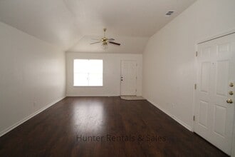 Building Photo - 4301 Thunder Creek Dr