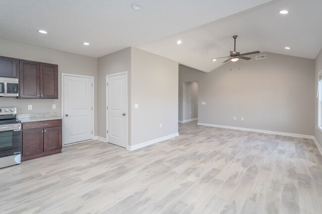 Building Photo - 2682 Cedrus Ave