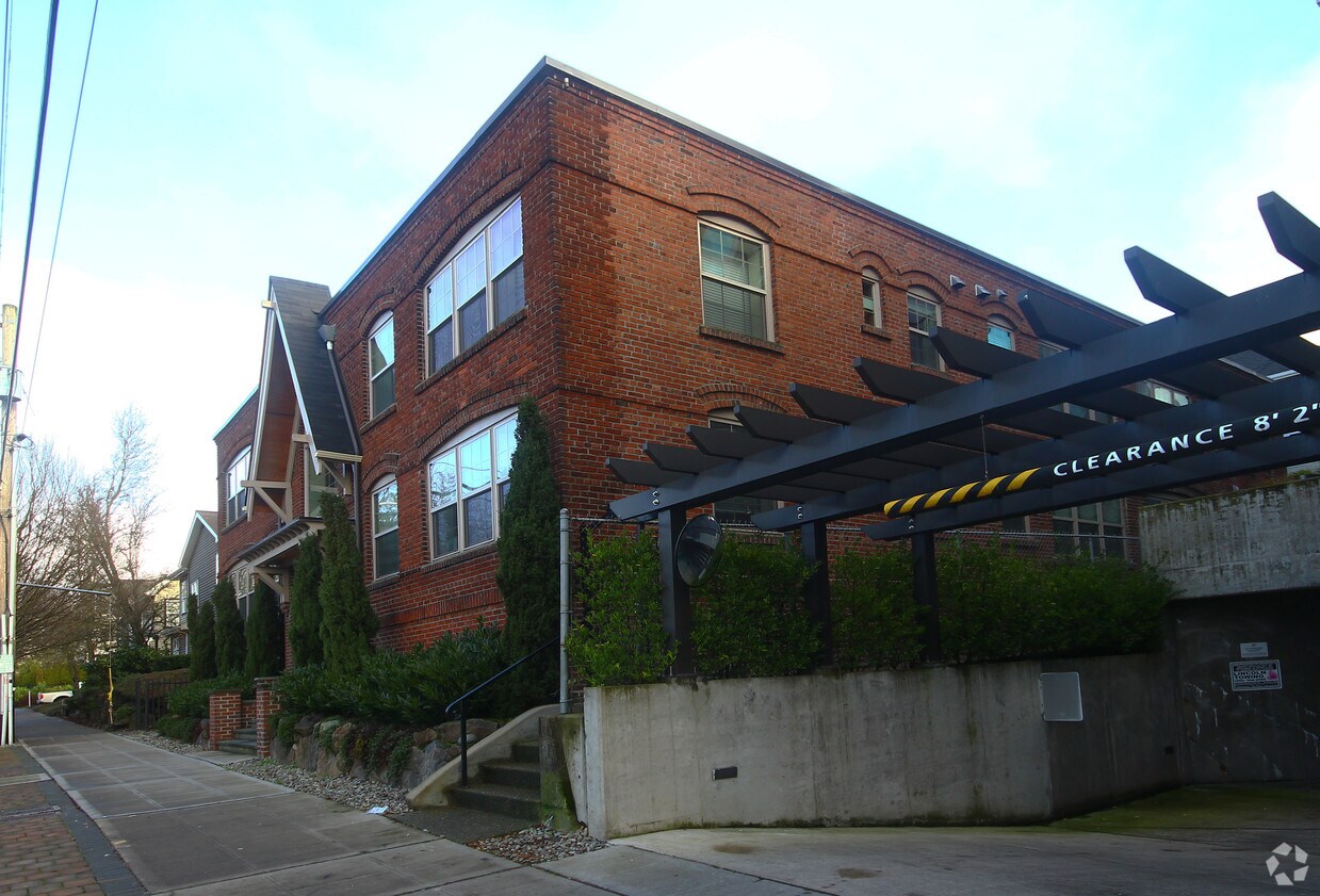 Primary Photo - 1620 14th Ave