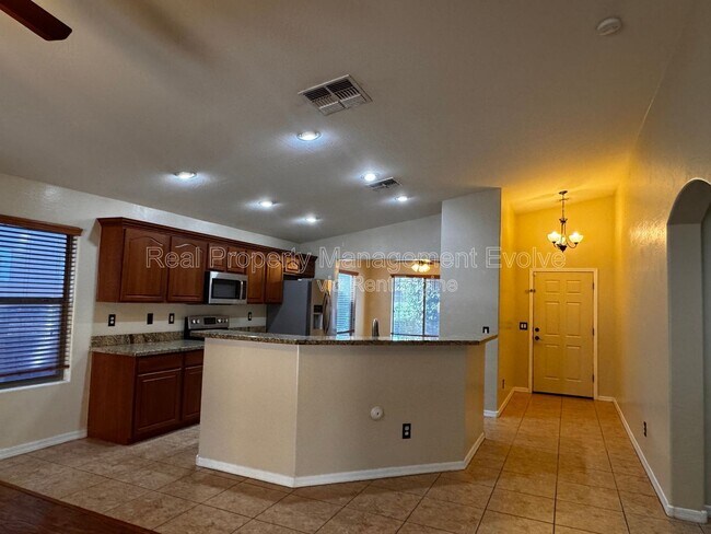 Foto del edificio - 18184 W Saguaro Ln