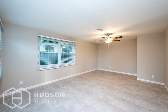 Foto del edificio - 563 103rd Ave N
