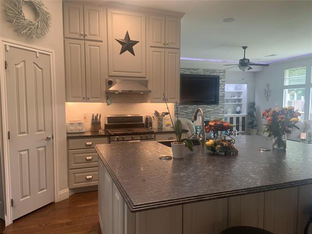 Foto del edificio - 6503 Bluebird Dr