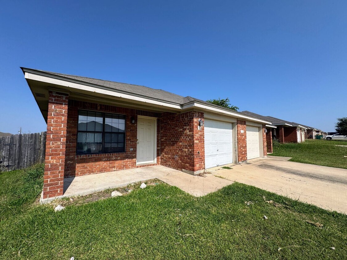 Primary Photo - 311 Cedar Ridge Dr