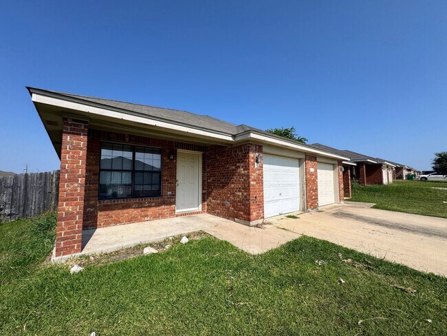 Building Photo - 311 Cedar Ridge Dr