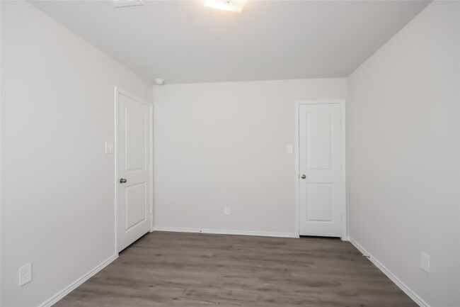 Building Photo - 4934 Sweet Chestnut Ln