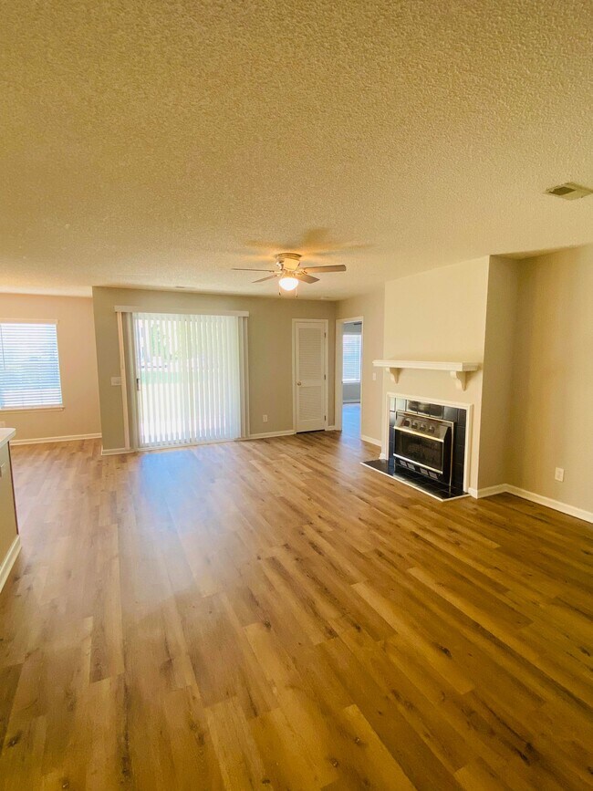 Foto del edificio - 2918 Mulberry Ln