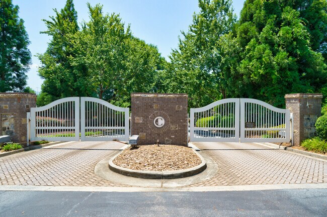 Building Photo - 2022 Cobblestone Cir NE