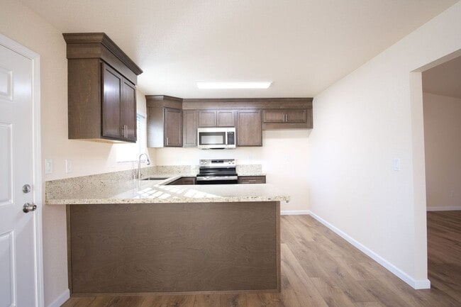 Building Photo - Beautiful 3 Bedroom 2 Bath home in Turlock