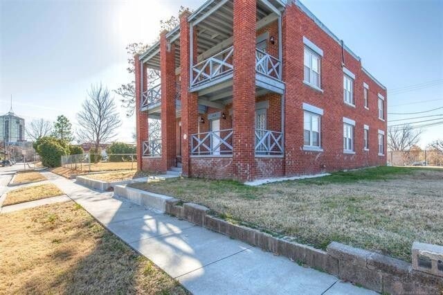 Building Photo - 1326 S Carthage Ave