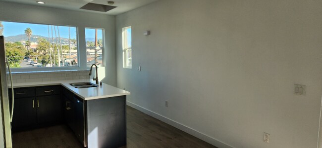 Foto del edificio - 339 N Harvard Blvd