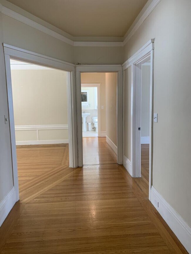 Building Photo - 3 bedroom in San Francisco CA 94109