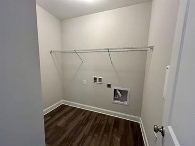 Foto del edificio - Relax & Unwind in This Peaceful 4 Bedroom ...