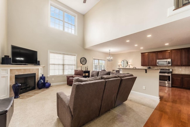 Building Photo - 903 Adara Dr