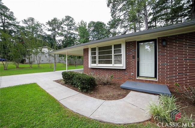 Building Photo - 120 Soule St