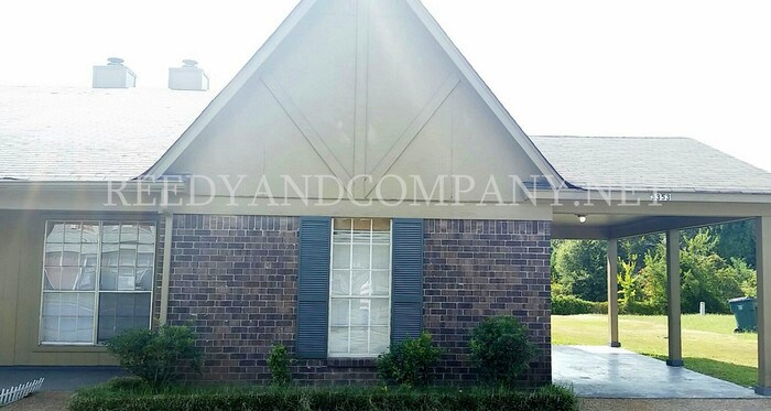 Primary Photo - Darling Duplex! Great for Roommates!!