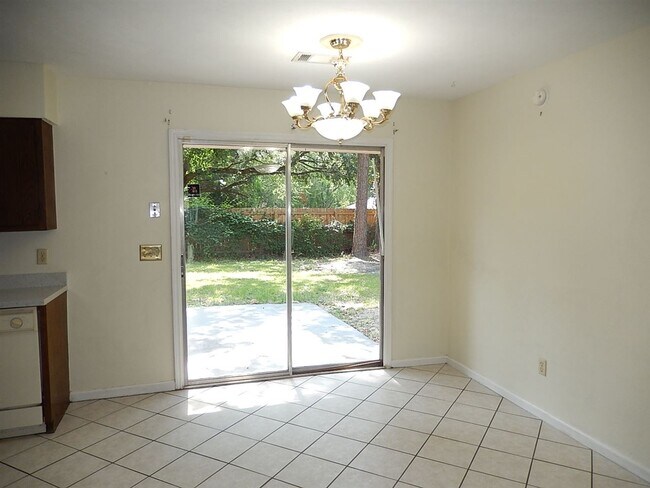 Foto del edificio - 5607 Cypress Cir