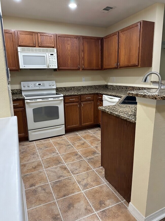 Foto del edificio - 4600 E Moody Blvd