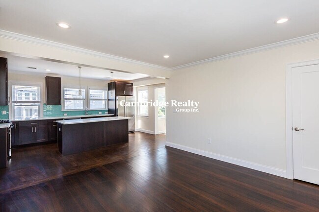 Foto del edificio - 745 Fellsway