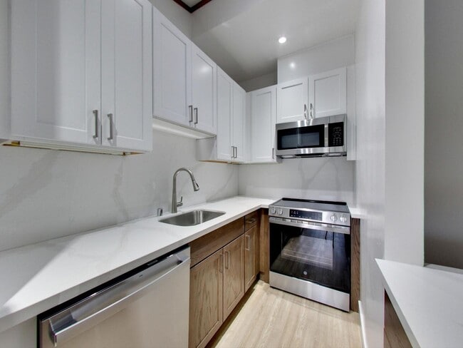 Interior Photo - Riverwood