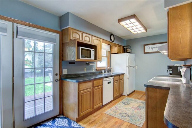 Foto del edificio - 2944 Uranus Ave