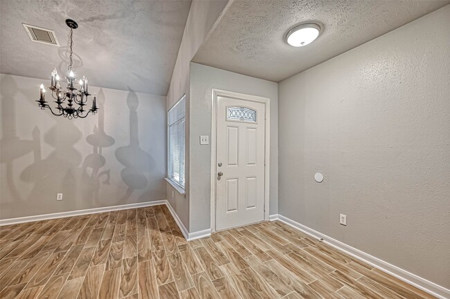 Foto del edificio - 2235 Sentinal Oaks St