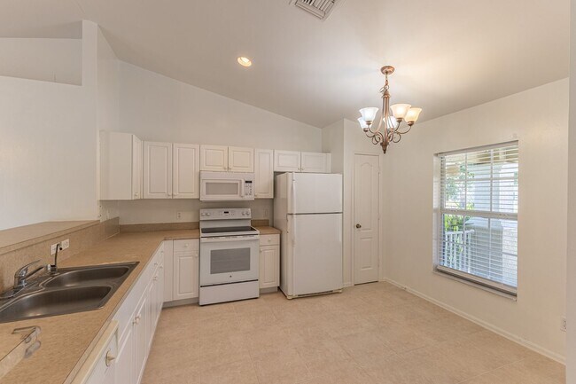 Building Photo - Charming 3 Bedroom 2 Bathroom Home in Lehi...