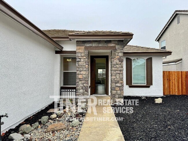 Building Photo - Stunningly Remodeld Home in Exceptional Ne...