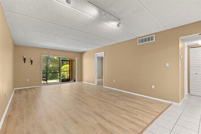 Foto del edificio - 121 Cypress Ln
