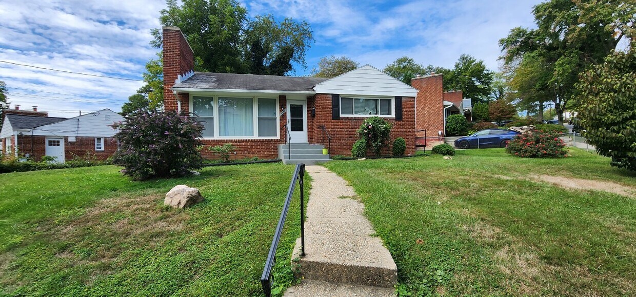 Primary Photo - 10404 Insley St