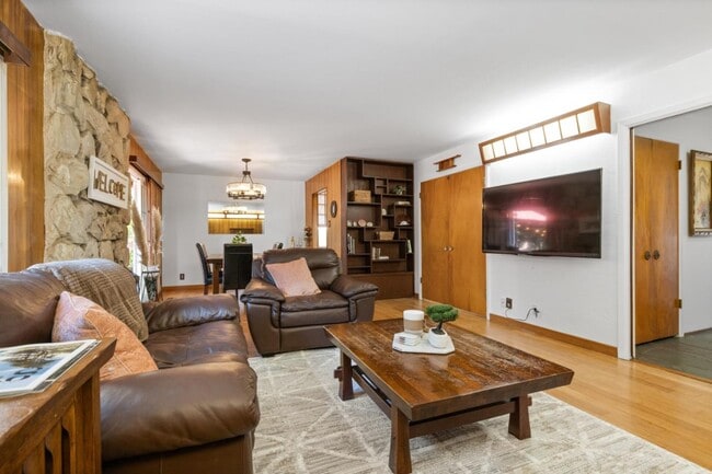 Foto del edificio - 530 Rockaway Beach Ave