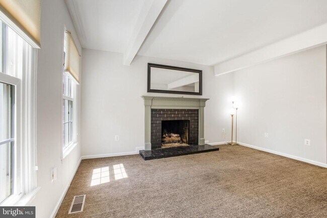 Foto del edificio - 9010 Lake Braddock Dr