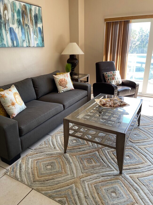 Completamente amueblado - 880 Mandalay Ave