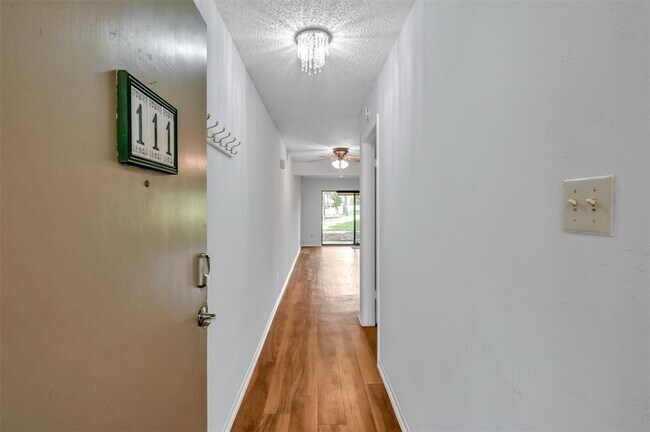 Building Photo - 12900 Walden Rd