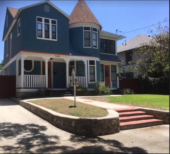 Building Photo - 580 N Raymond Ave