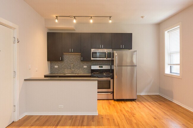 Foto del edificio - 2402 N Kedzie