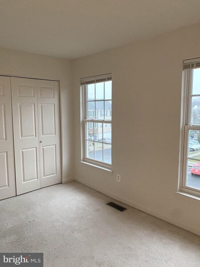 Building Photo - 42791 Pilgrim Square
