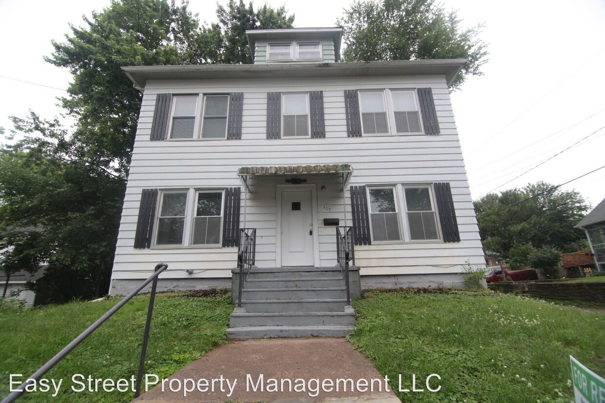 Primary Photo - 4 br, 2 bath House - 117 E Garfield St.